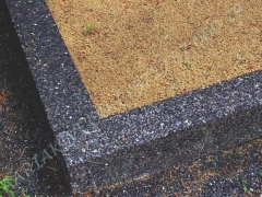 Hauapiire pesubetoonist, must kild ja hall tsement, 3 hauakohta (laius 375cm, pikkus 250cm), serva laius 15cm, liiv