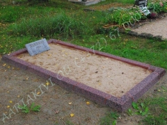 Hauapiire pesubetoonist lego, punakaspruun kild ja punakaspruun tsement, 1 hauakoht (laius 125cm, pikkus 250cm), serva laius 13cm, liiv