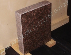 Hauakivi  [020-13-10] 40x50x10cm, Poleeritud Saetud Saetud, pruun graniit