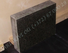 Hauakivi [020-20-10] 50x40x10cm, Poleeritud Saetud Saetud, tumeroheline graniit